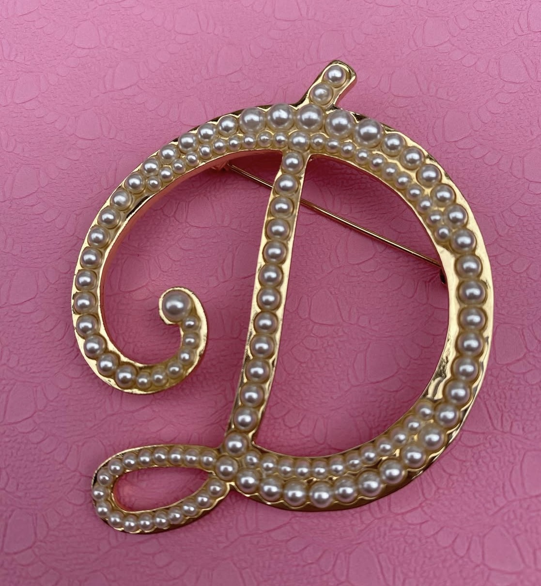 D lettered brooch